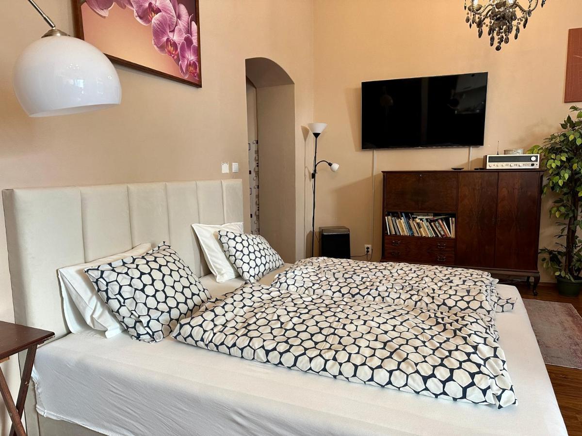 Home Away Main Square Apartment Попрад Экстерьер фото