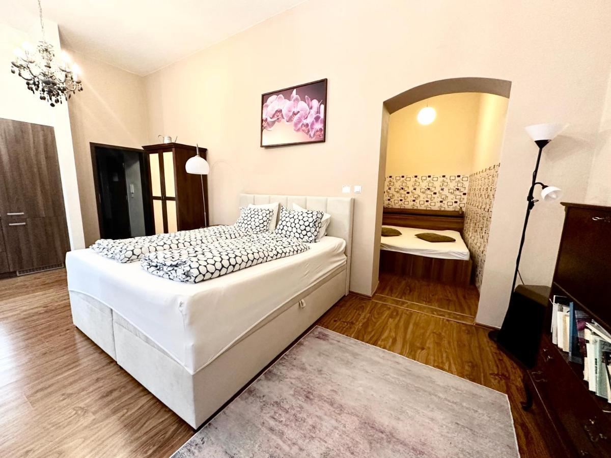 Home Away Main Square Apartment Попрад Экстерьер фото