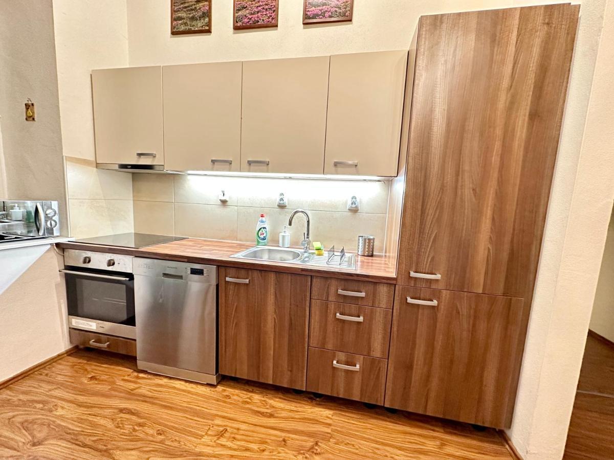 Home Away Main Square Apartment Попрад Экстерьер фото